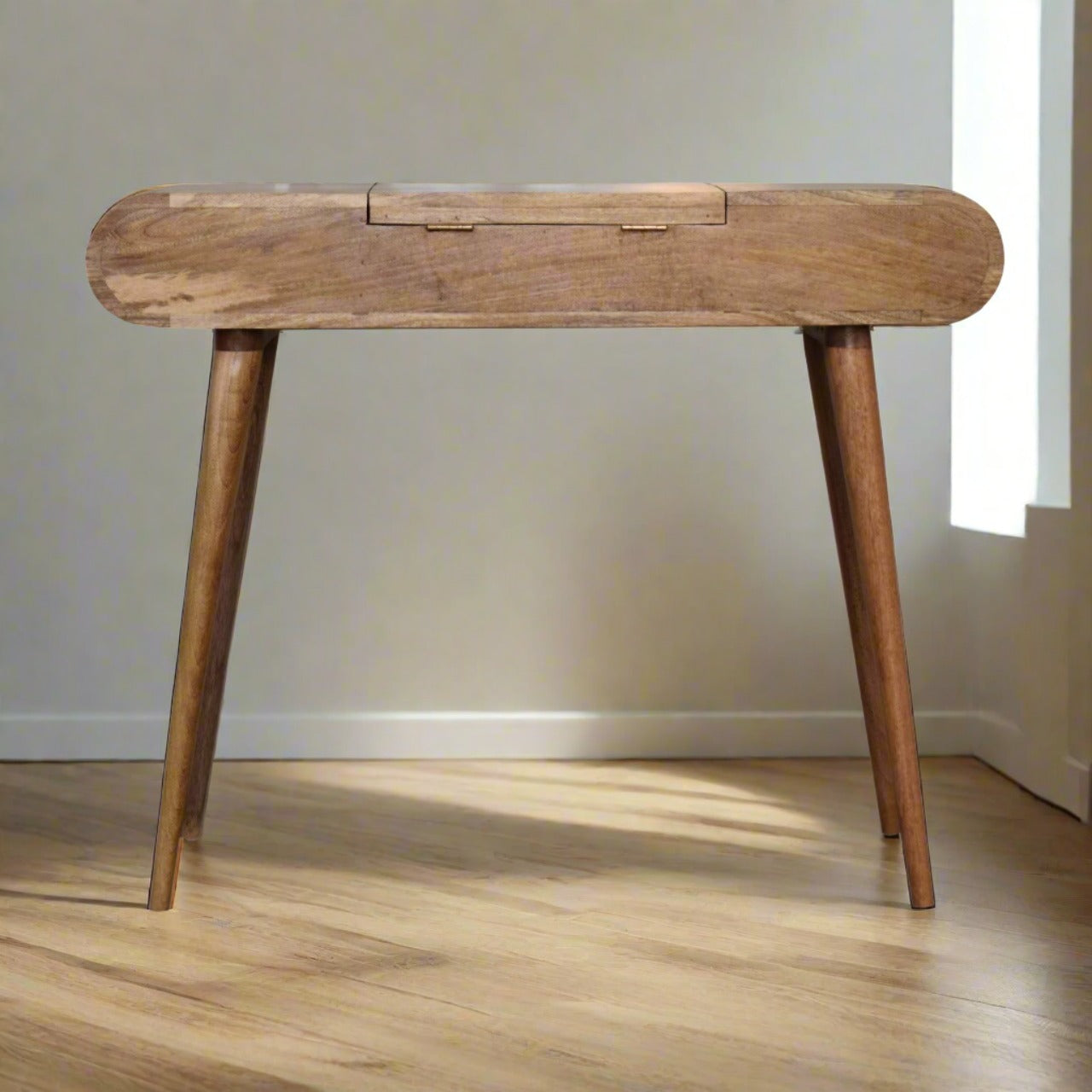 Contemporary dressing table with drawers