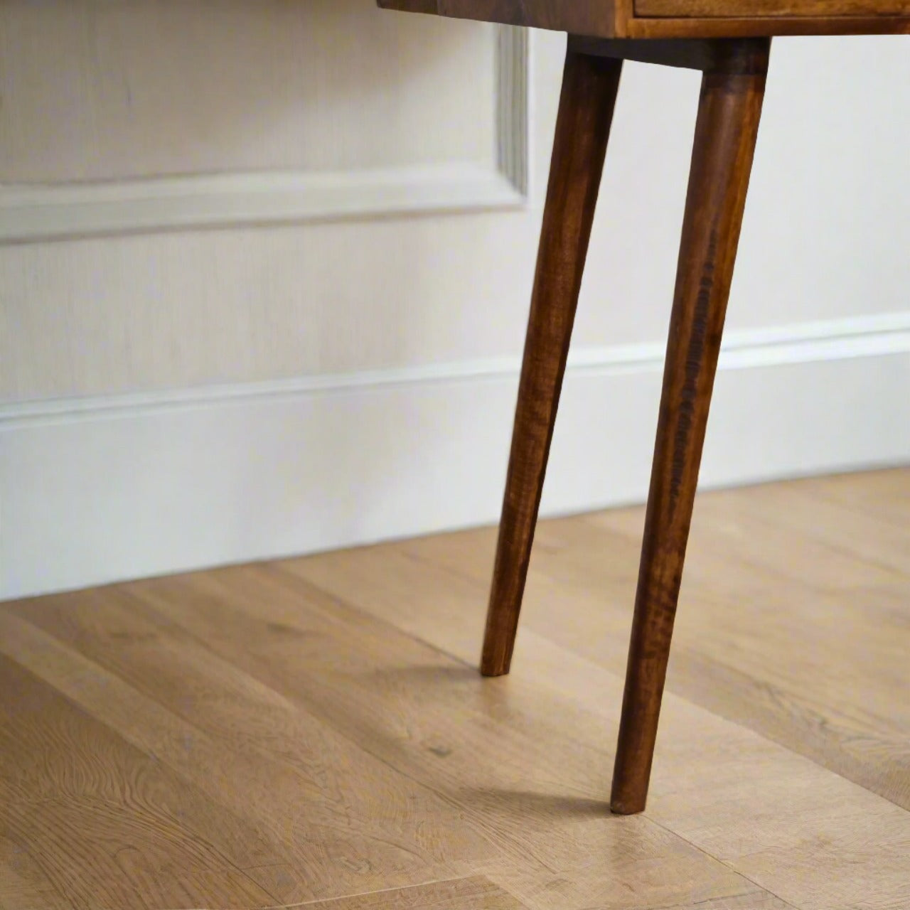 Nordic-style legs dressing table