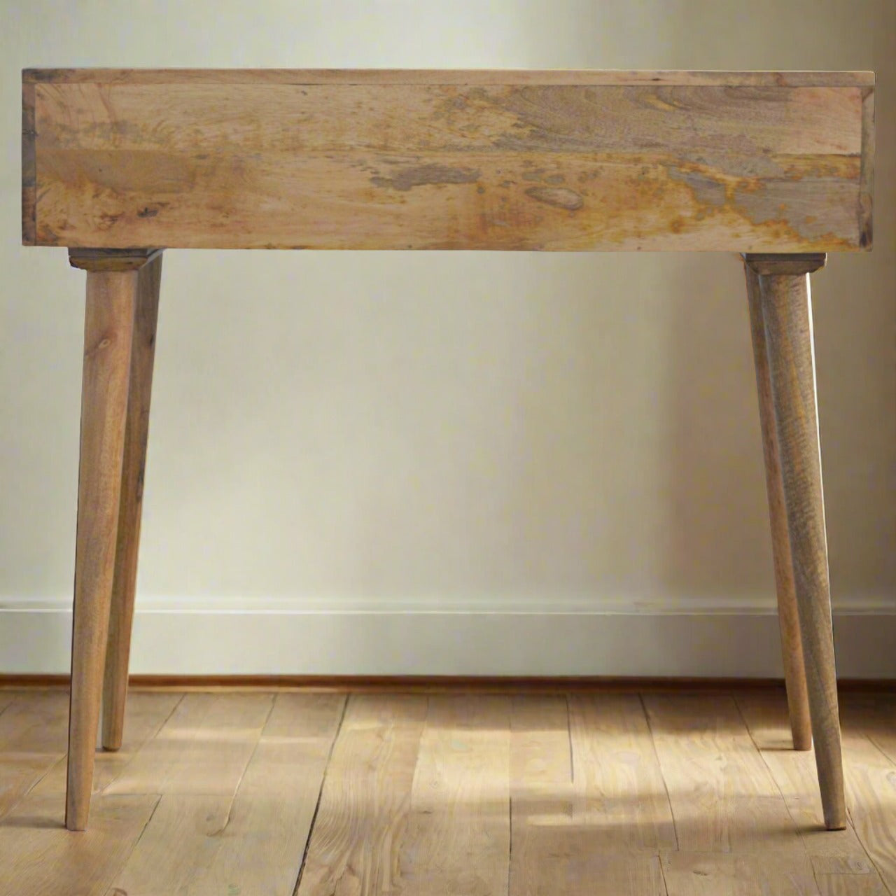 Writing desk with Scandinavian legs